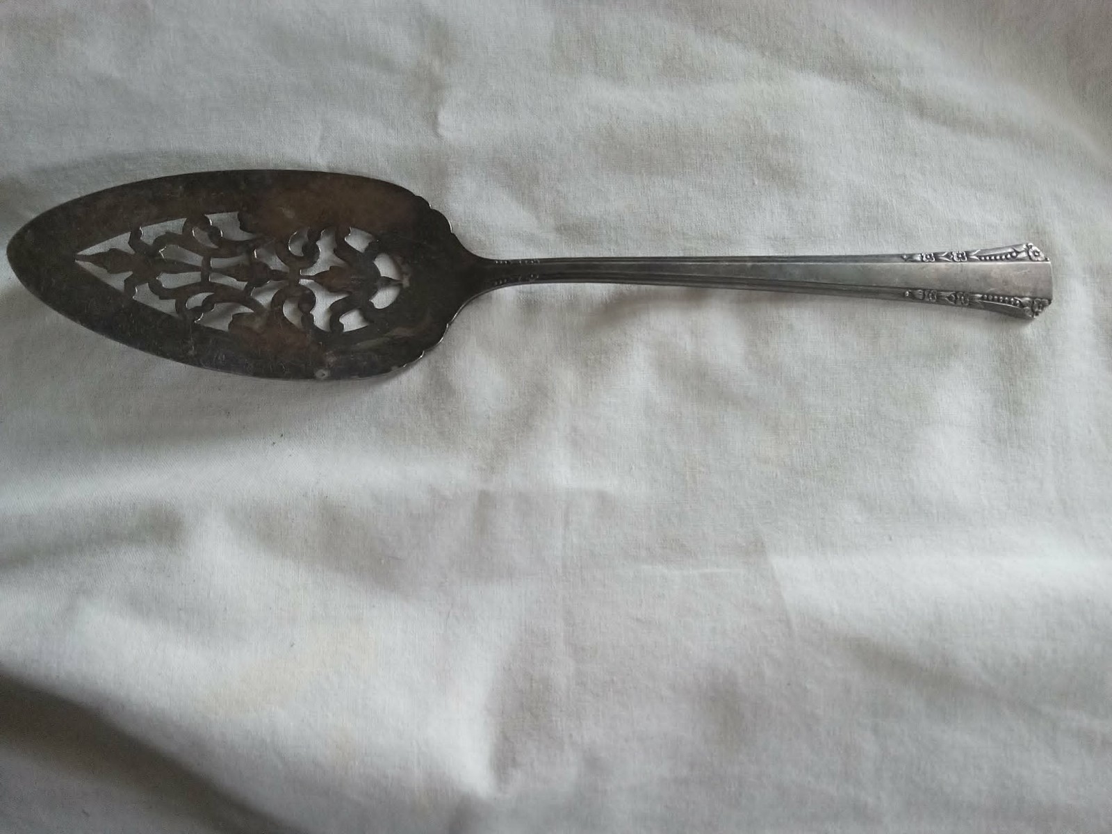 Oneida Prestige Silverplate 1945 Solid Pierced Pie Cake Server Flatware