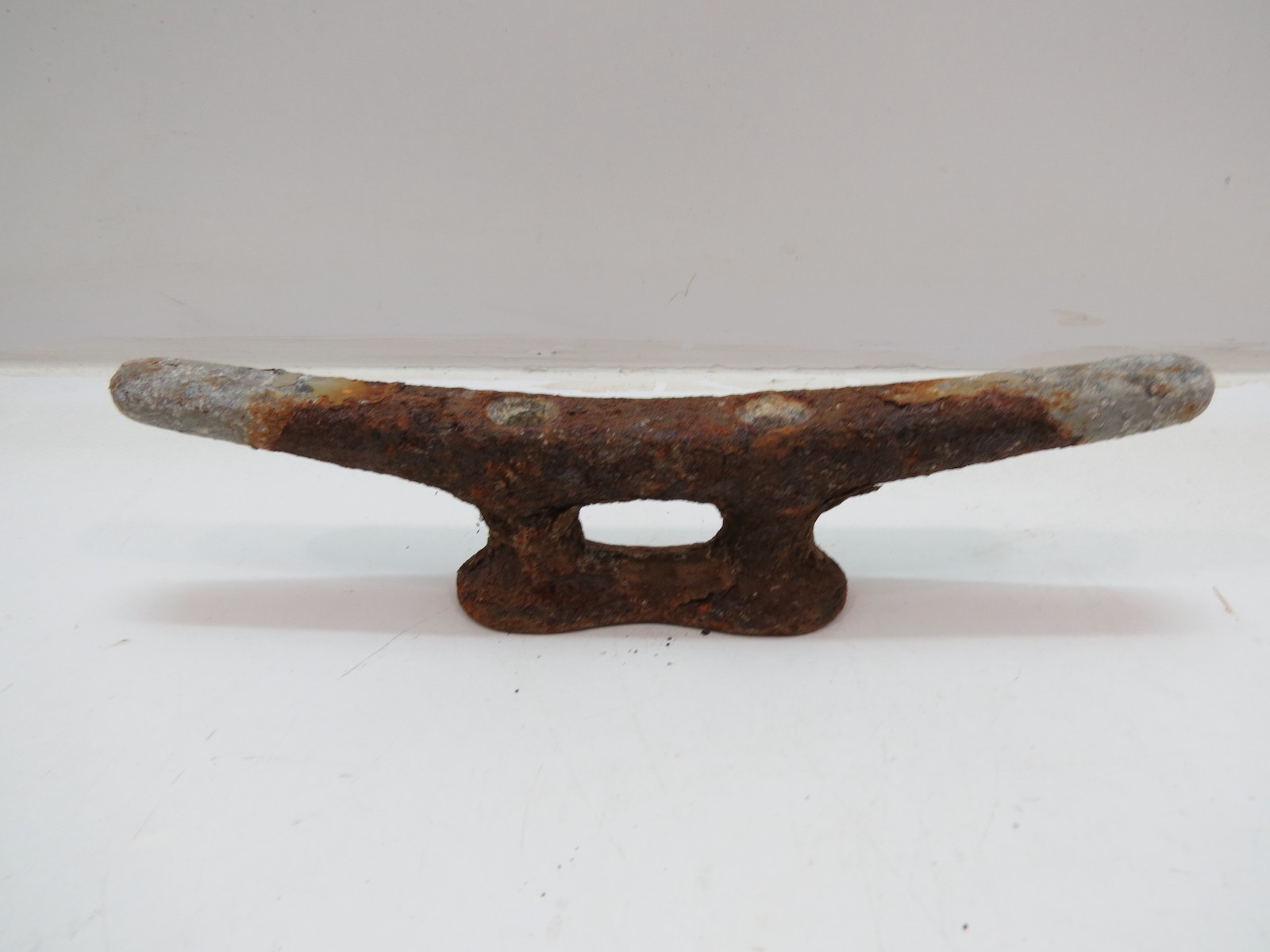 Used RUSTY 10+1/4 inch Cast Iron Boat Dock Cleat Tiki Hut Bar Yard Art (D3C990C)