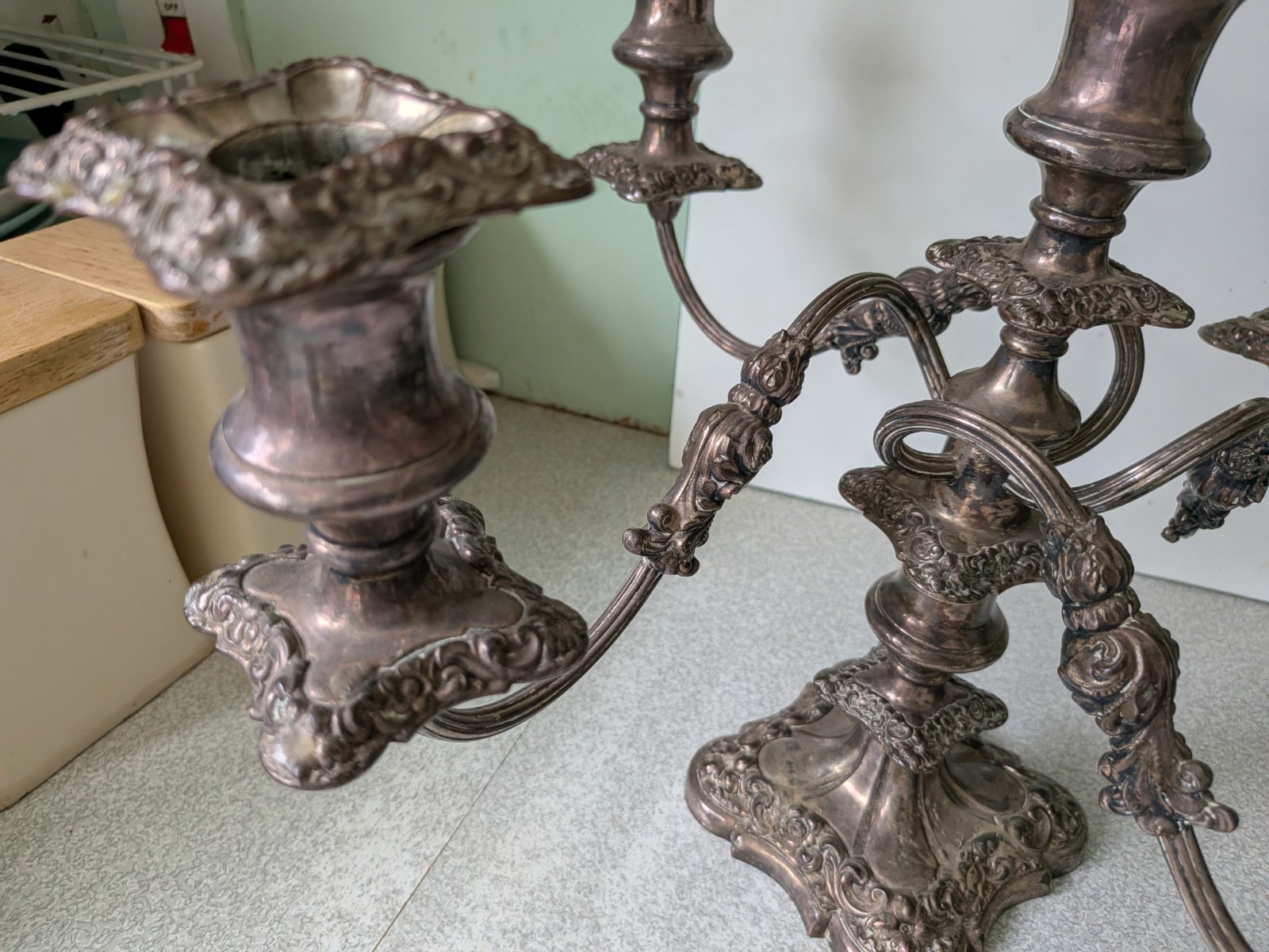 COLLECTION ANTIQUE SILVER PLATED CANDLESTICKS / CANDELABRA