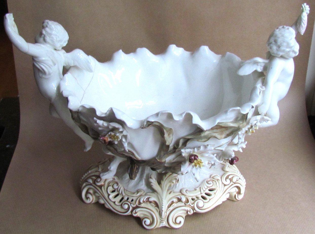 MOORE BROTHERS LARGE CENTREPIECE BOWL – CHERUBS – C1895 – A/F (12506)