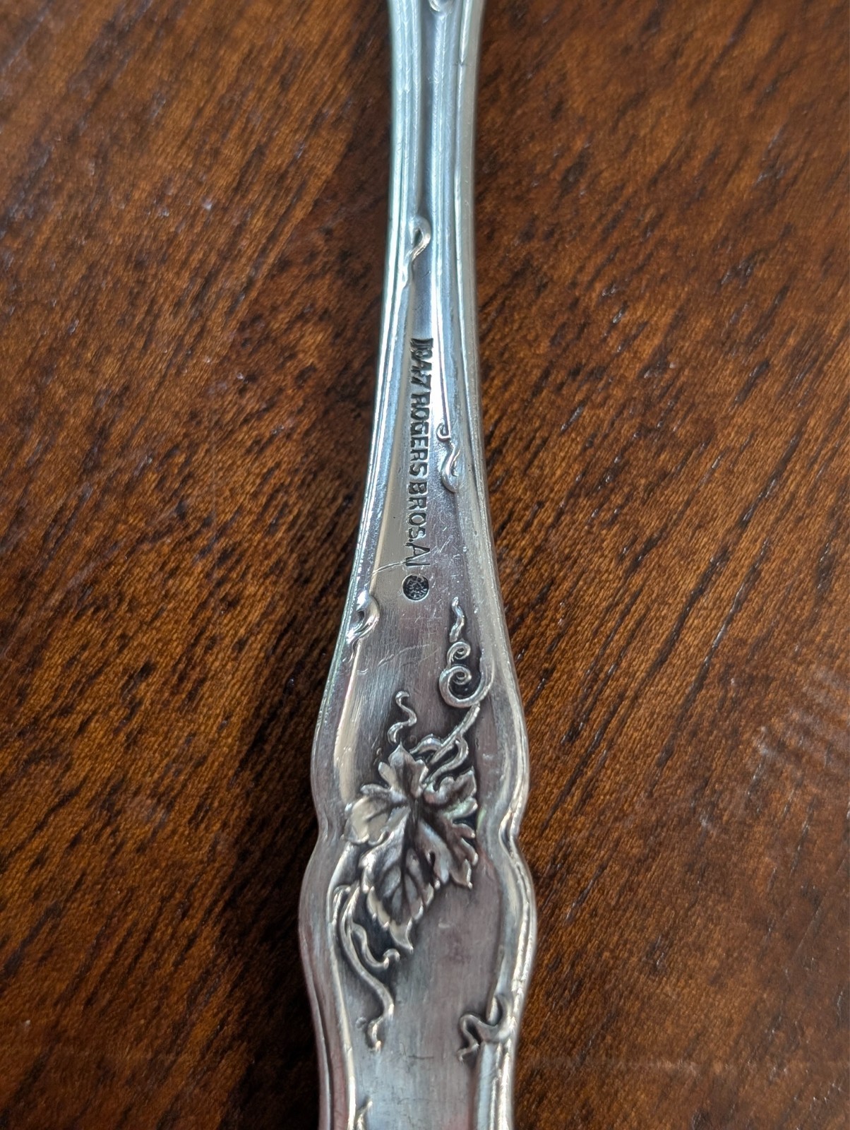 *1847 Rogers VINTAGE Grape Pattern Silver Plate BABY FOOD PUSHER