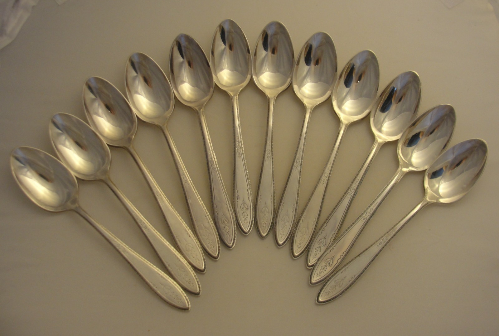 12 ANTIQUE ARGOSY 1926 SILVER PLATE TEASPOONS LOT *228
