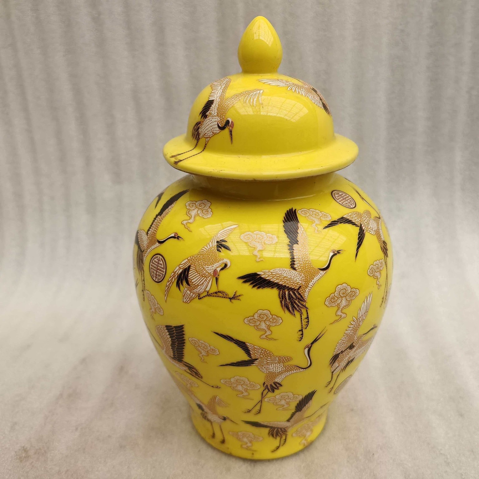 China Old Yellow background enamel painted flying crane pattern palace tea jar