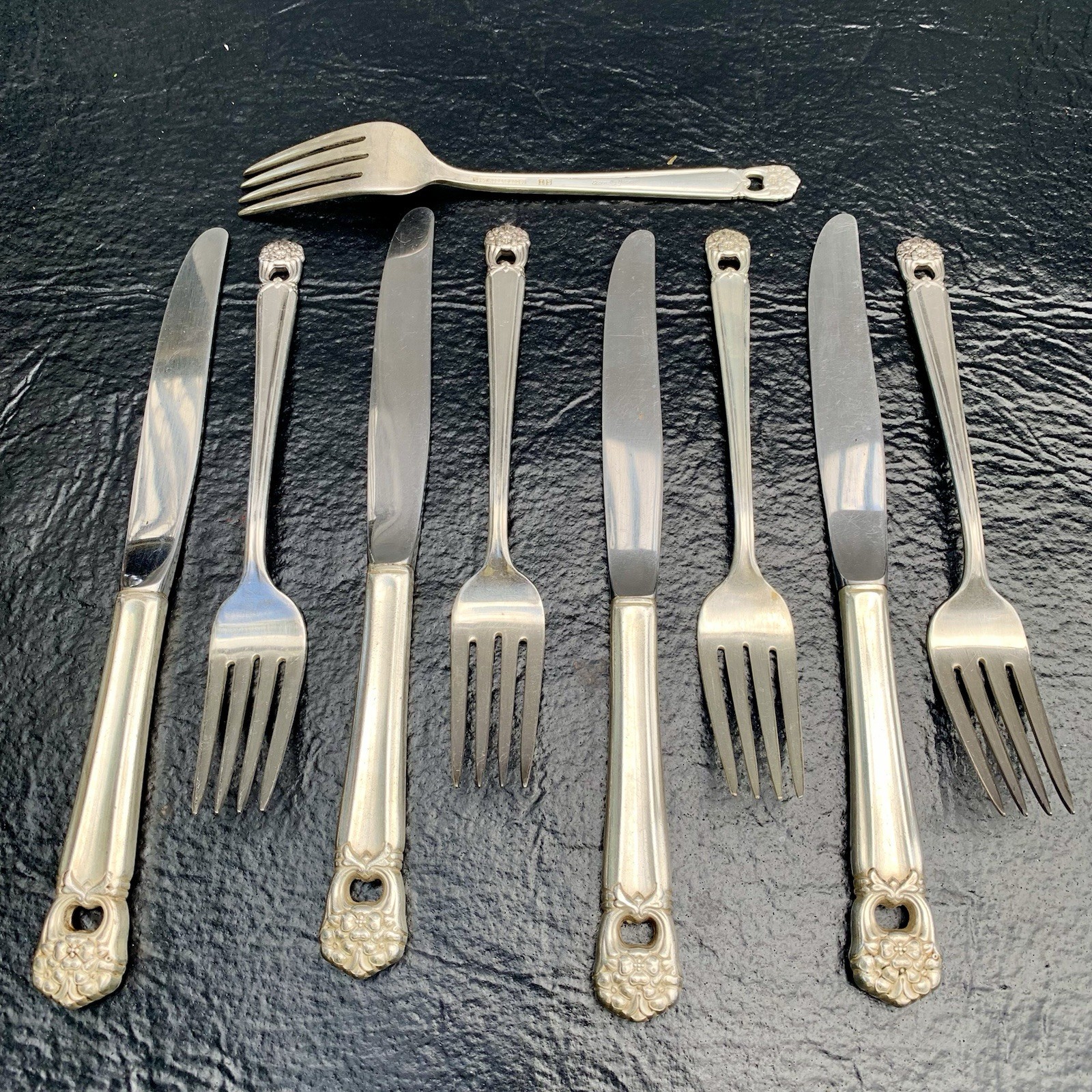 Rogers Silverplate ETERNALLY YOURS 9 Pieces * 5 Forks *4 Knives Dinner EUC