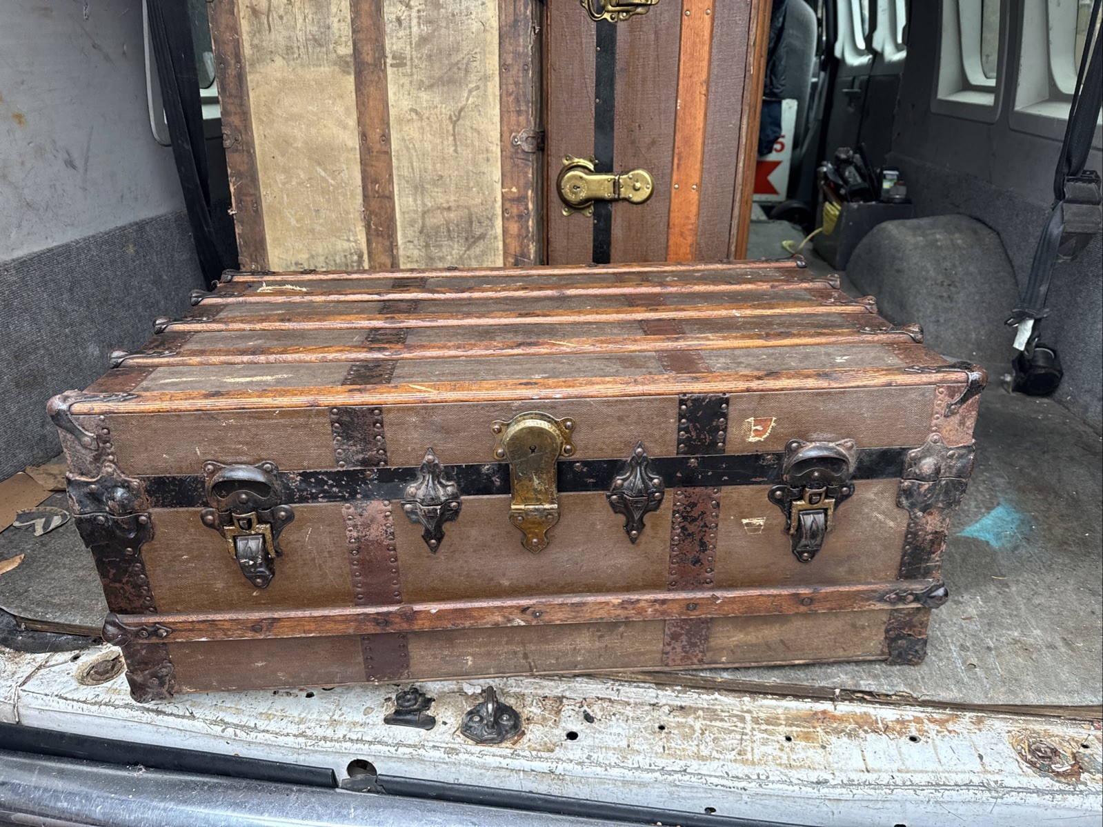 Antique pirates captains chest Trunk 32IN X 19IN X13 In Coffee Table Trunk