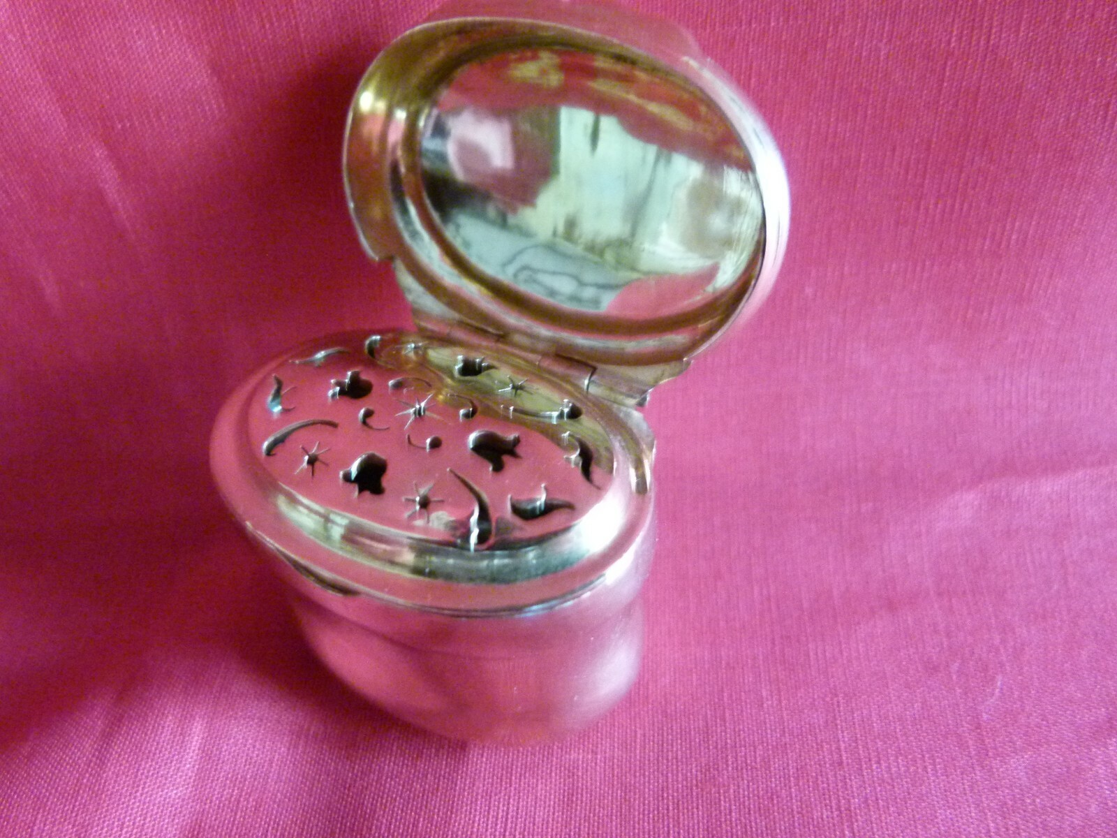 RARE GEORGIAN c1800 SOLID SILVER 18ct GILT BASKET FORM VINAIGRETTE,STAMPED 750