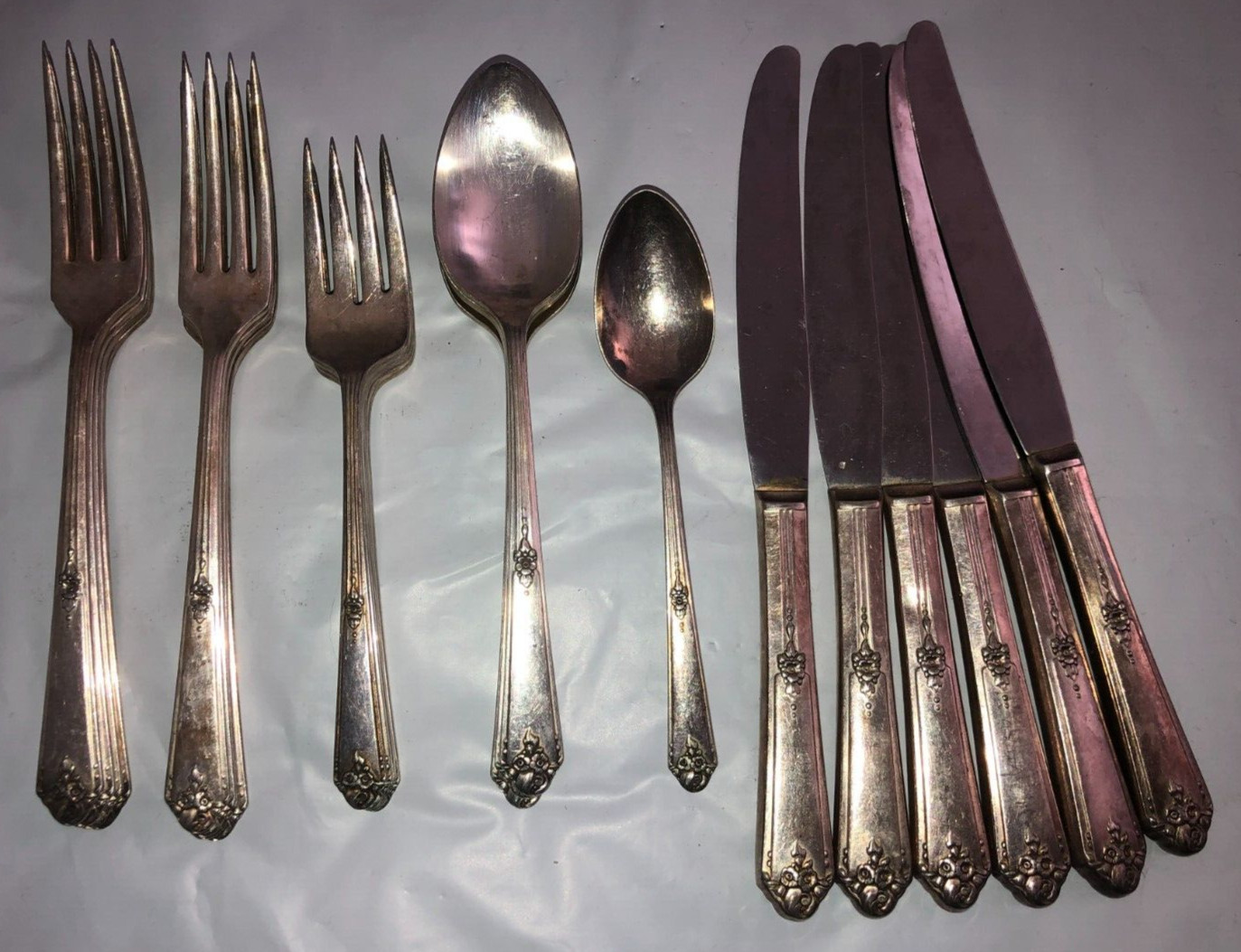Oneida Silver Community Tudor Plate SWEET BRIAR Silverplate Flatware 24 pieces