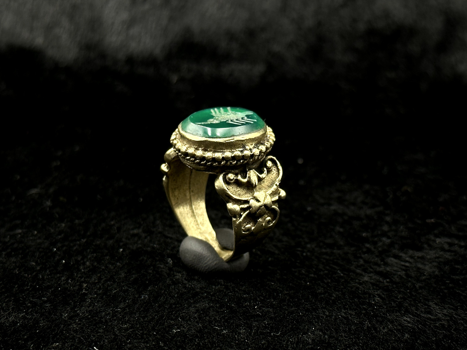 Brass Ancient Near Eastern Unique Ring With Intaglio Scorpion Green Agate Stone