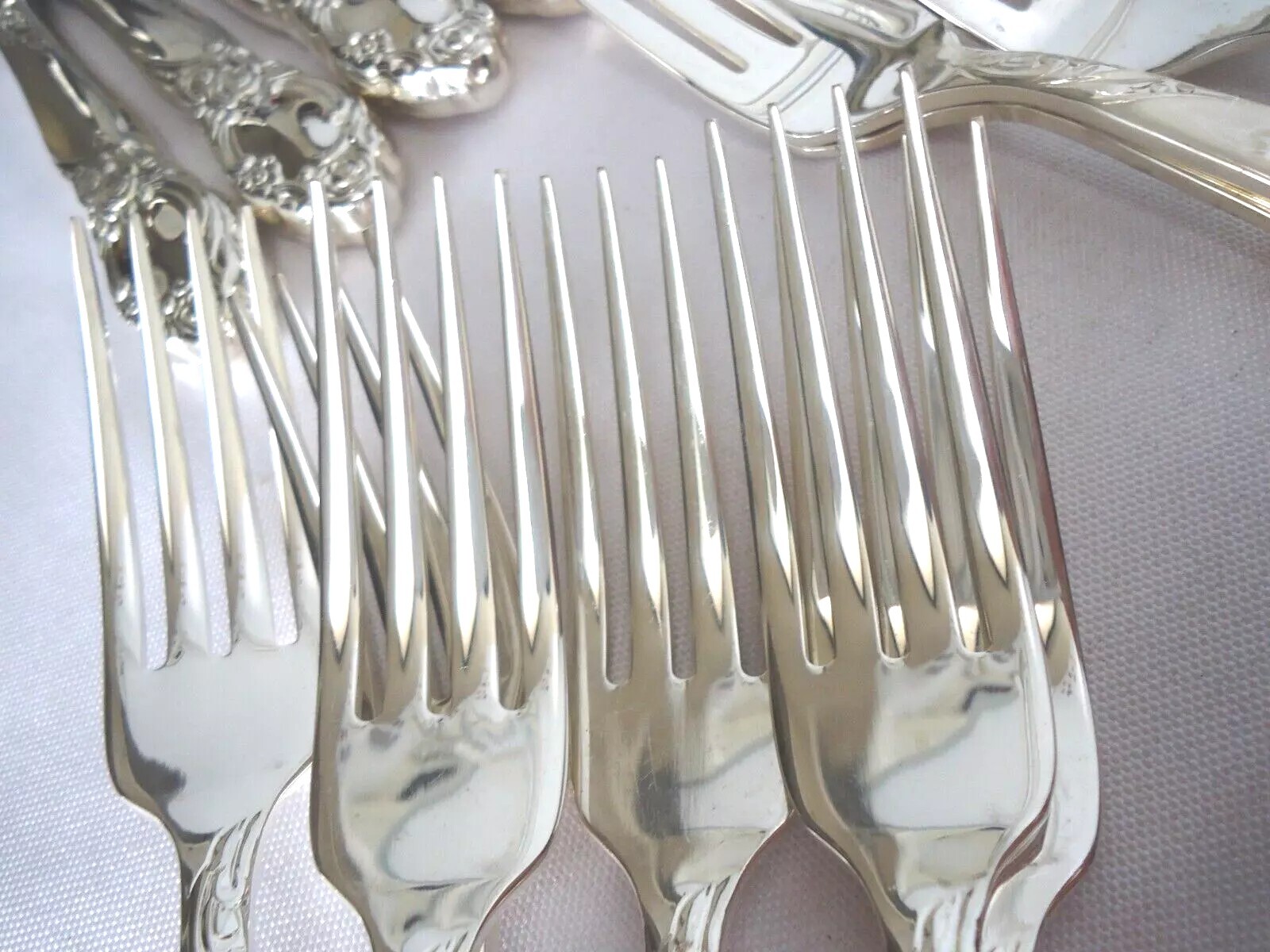 ONEIDA LTD BALLAD SILVERPLATE FLATWARE 25-pieces