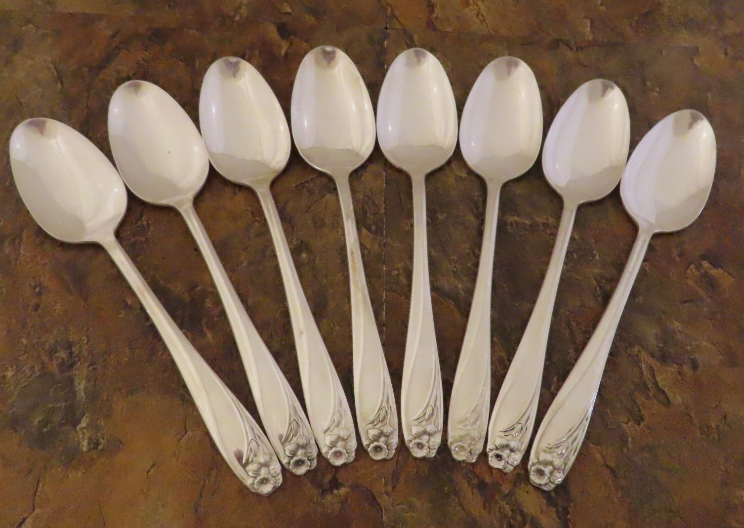IS Daffodil Set of 8 Teaspoons Spoons 1847 Rogers Silverplate Vtg Flatware Lot J
