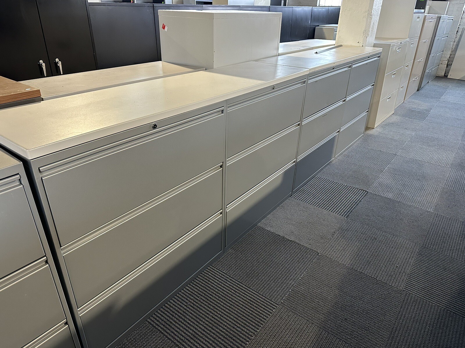 6 DR Lateral Credenza in Gray Metal Finish W/ White Laminate Top / 6′ x 19″ x 40