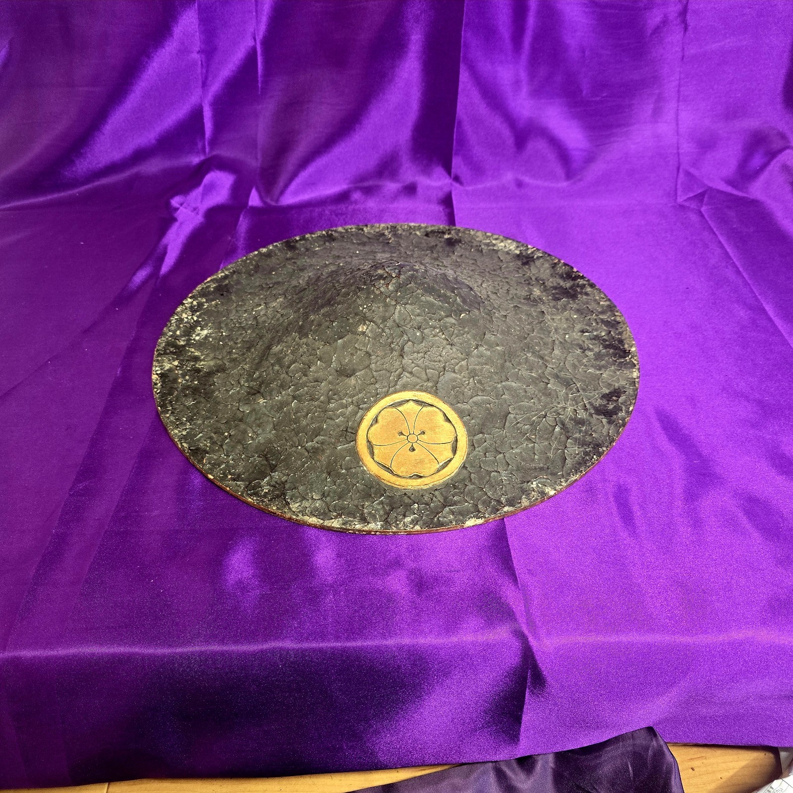 Antique Japanese Jin-gasa Wooden Samurai Hat Lacquer Kamon Crest Late Edo Period