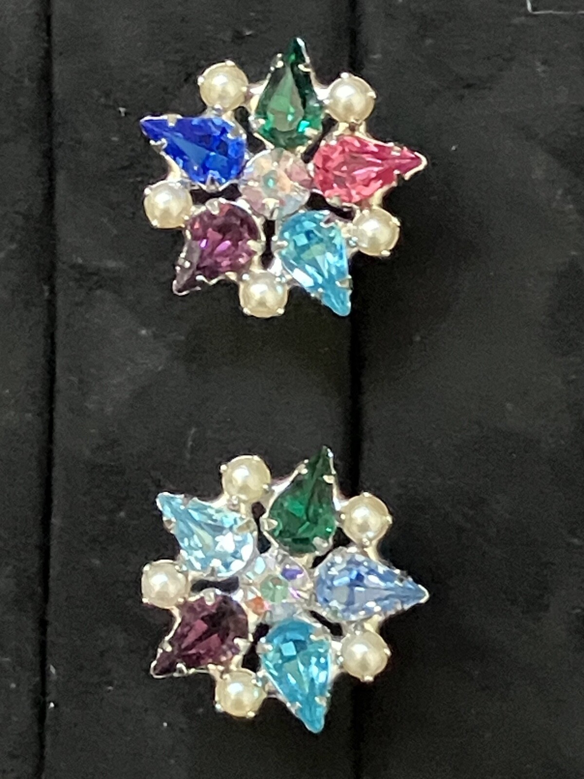 VINTAGE B DAVID BLUE, GREEN, LAVENDER STONES CLIP ON EARRING