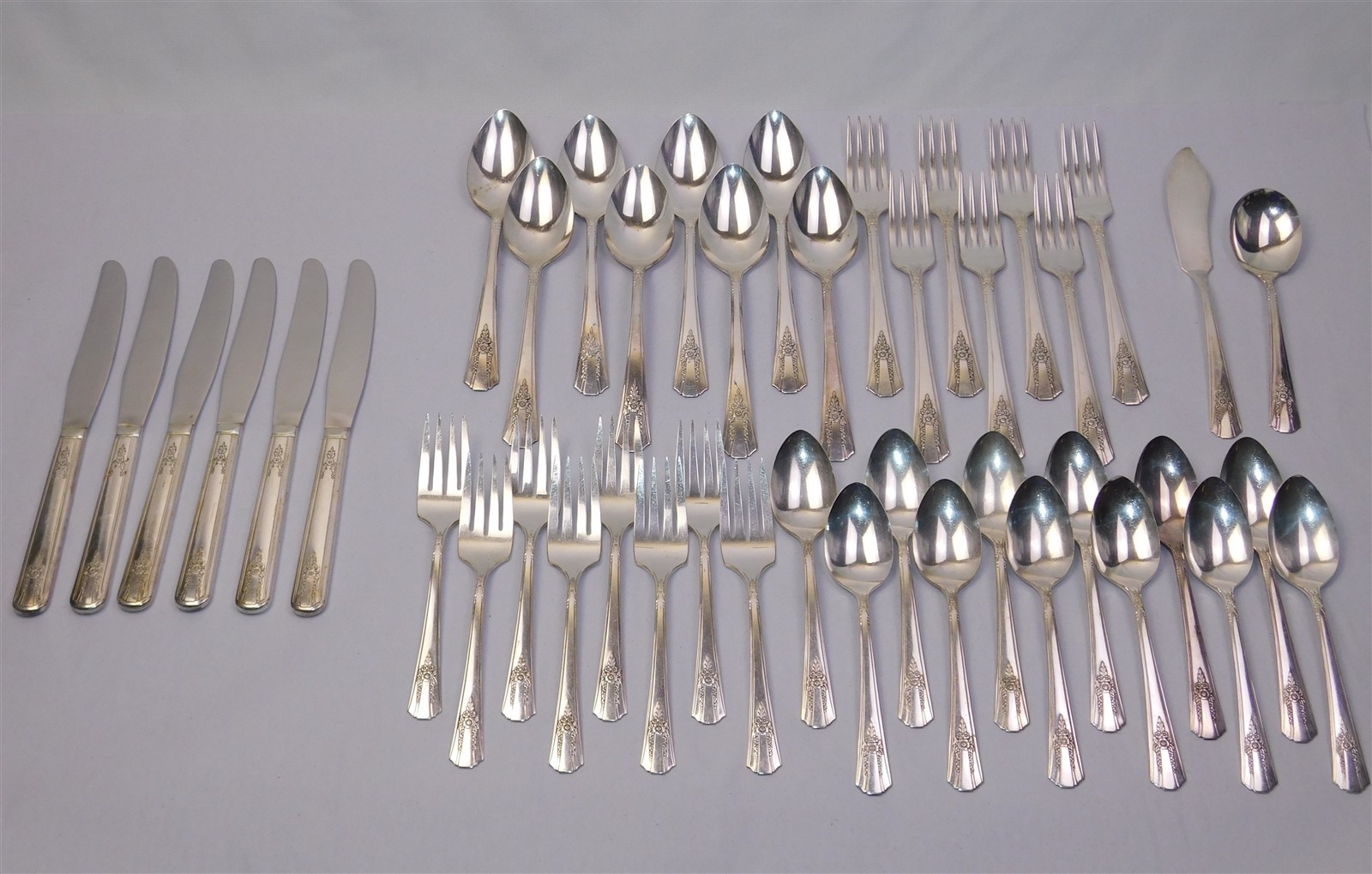 43 Pcs GENESEE Oneida Silverplate 1940s Flatware Set and Storage Box