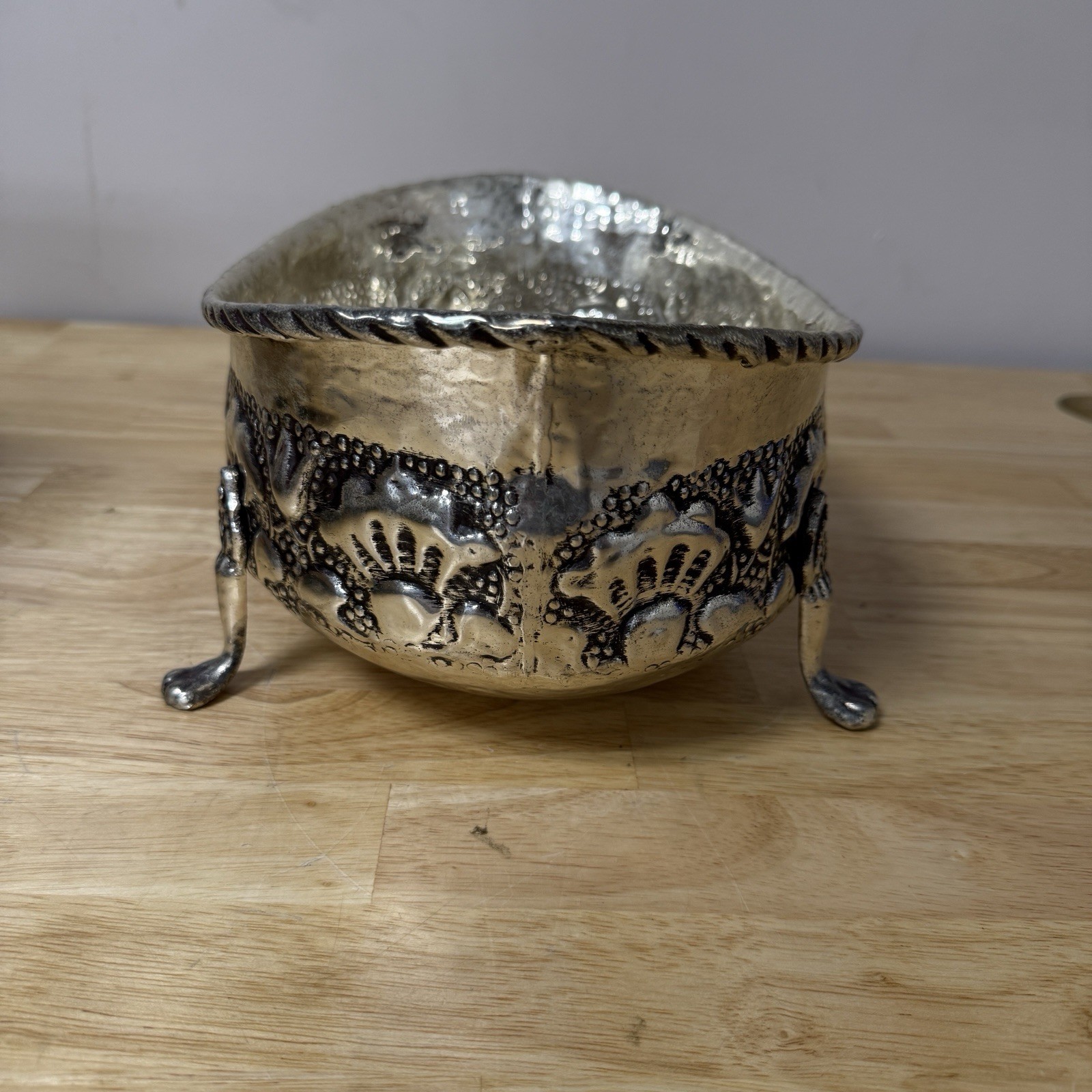Vtg Silver Tone Footed Repousse RABBITS Oval Bowl Planter Flowerpot Deco