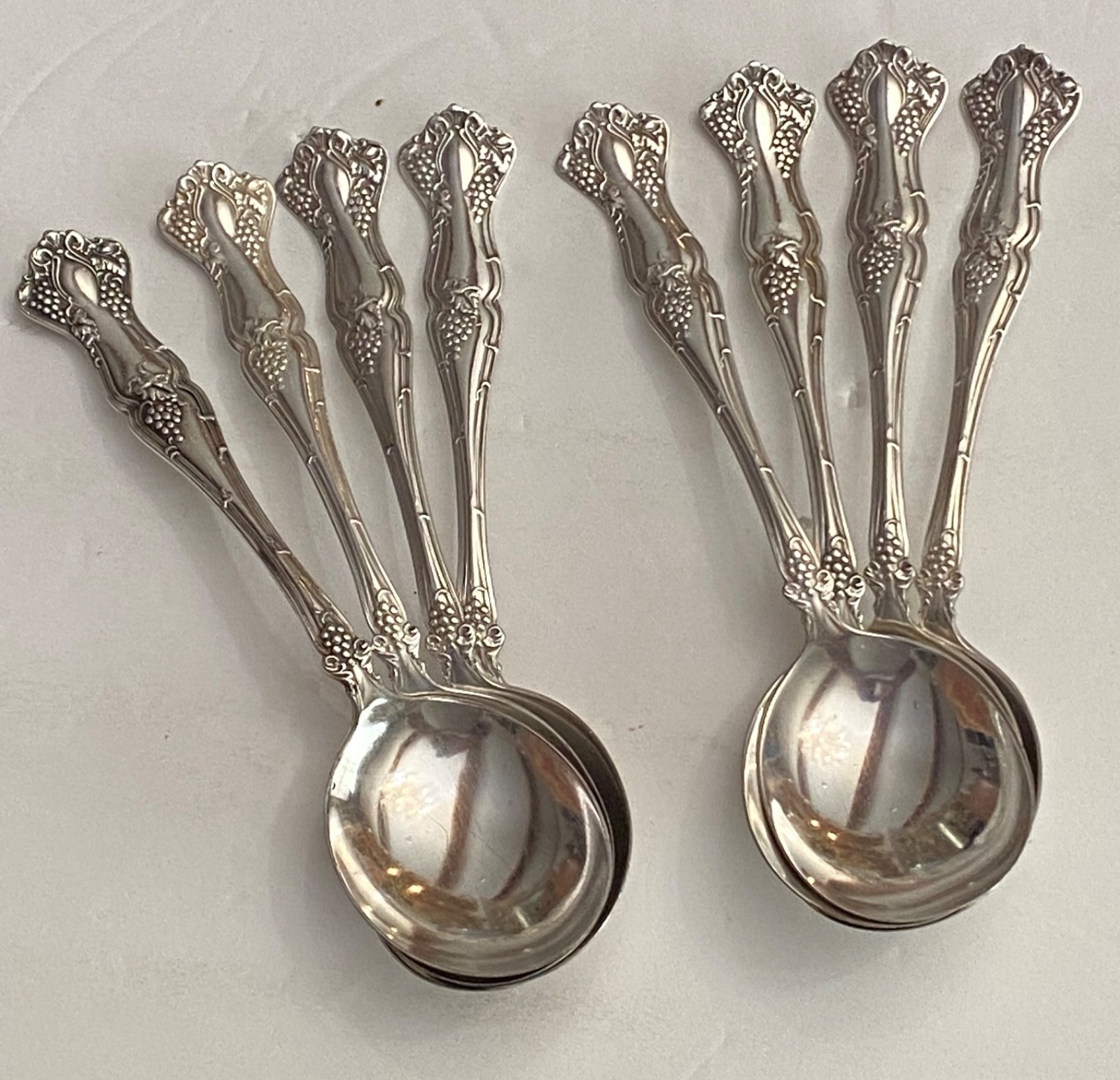 8 *VINTAGE Grape Silverplate ROUND SOUP / GUMBO SPOONS 1847 Rogers Bros A1