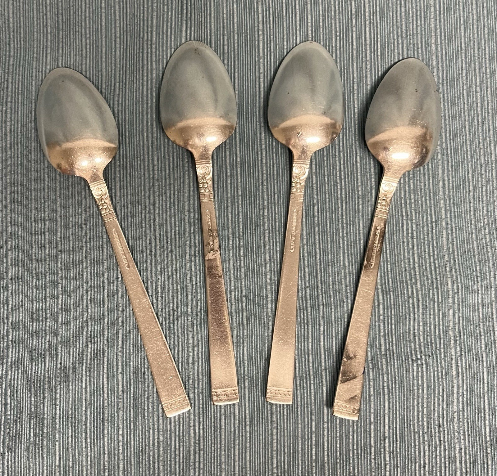 Oneida Community Plate FOREVER PATTERN Set of 4 Teaspoons 6 1/4″