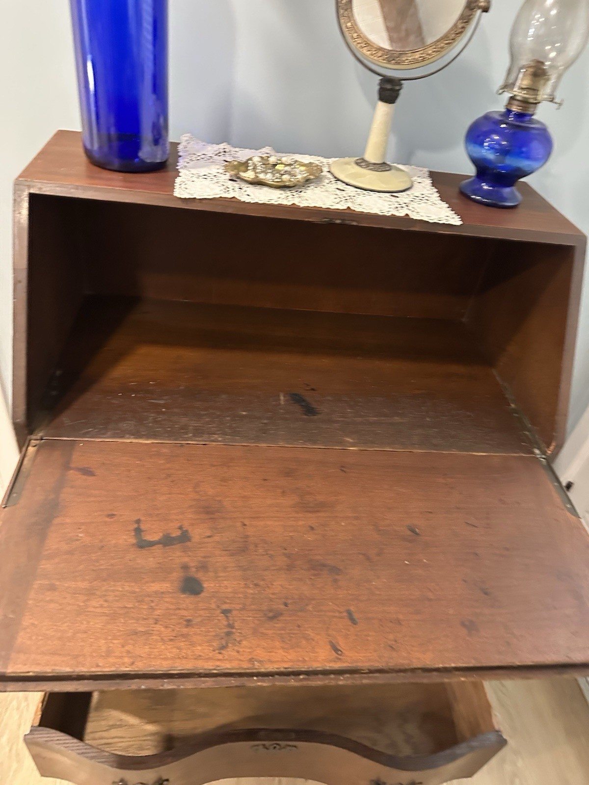 1930s Era Governor Winthrop Maddox Colonial Jamestown NY Claw And Ball Desk