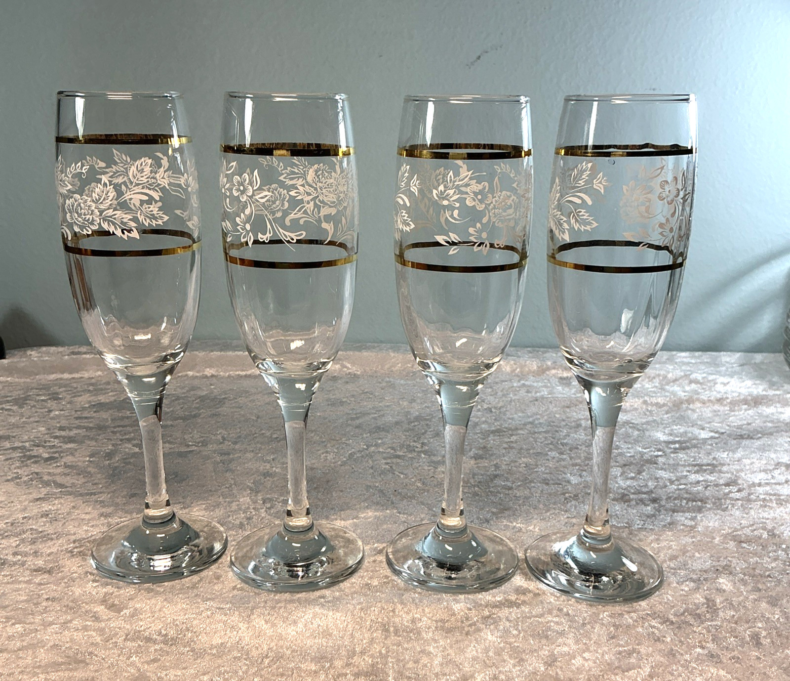 Vintage 4 Circleware Duchess Collection Champagne Flutes Gold Band Stemware