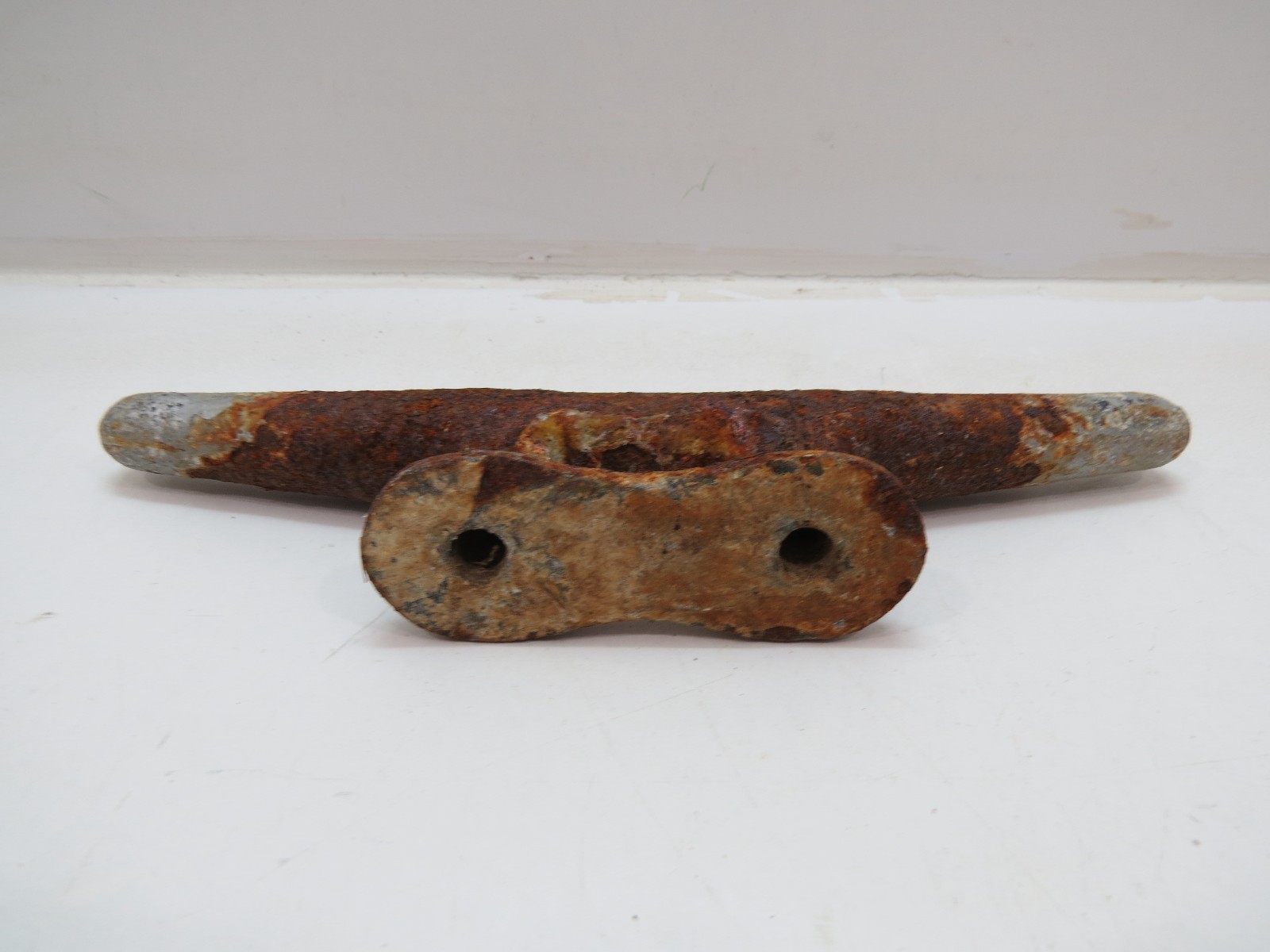 Used RUSTY 10+1/4 inch Cast Iron Boat Dock Cleat Tiki Hut Bar Yard Art (D3C991C)