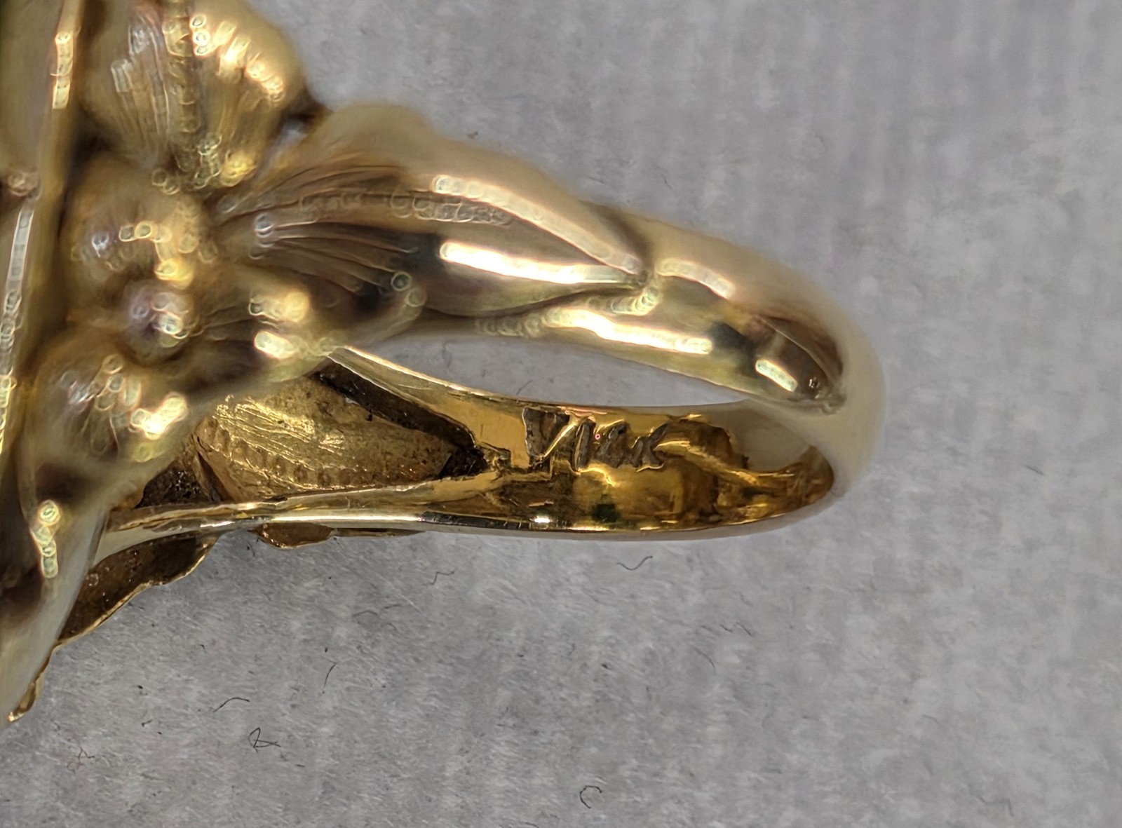 Antique 1930’s Chinese Solid 14k Gold & Beautiful Green Jade Cabochon Ring