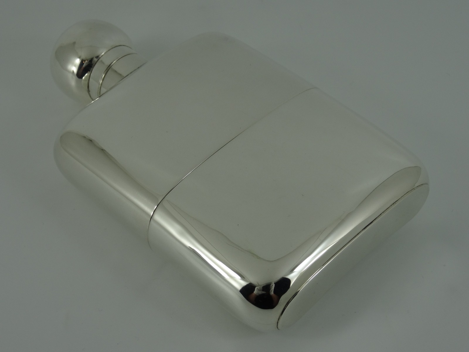 SOLID STERLING SILVER HANDSOME GEORGE V HIP FLASK & CUP BIRMINGHAM 1911 235G