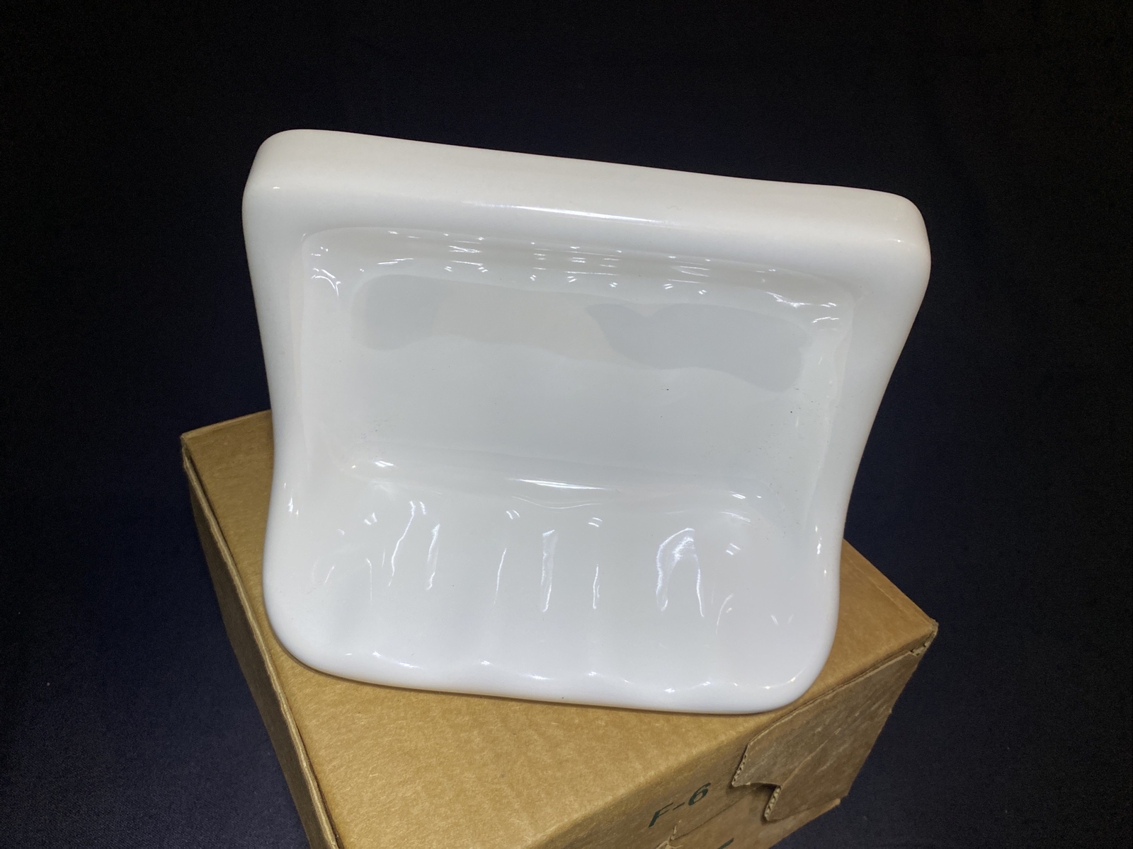 CERAMIC BATH WALL SOAP HOLDER ( BA 725 ) NEW, Tub Soap Color Ice White