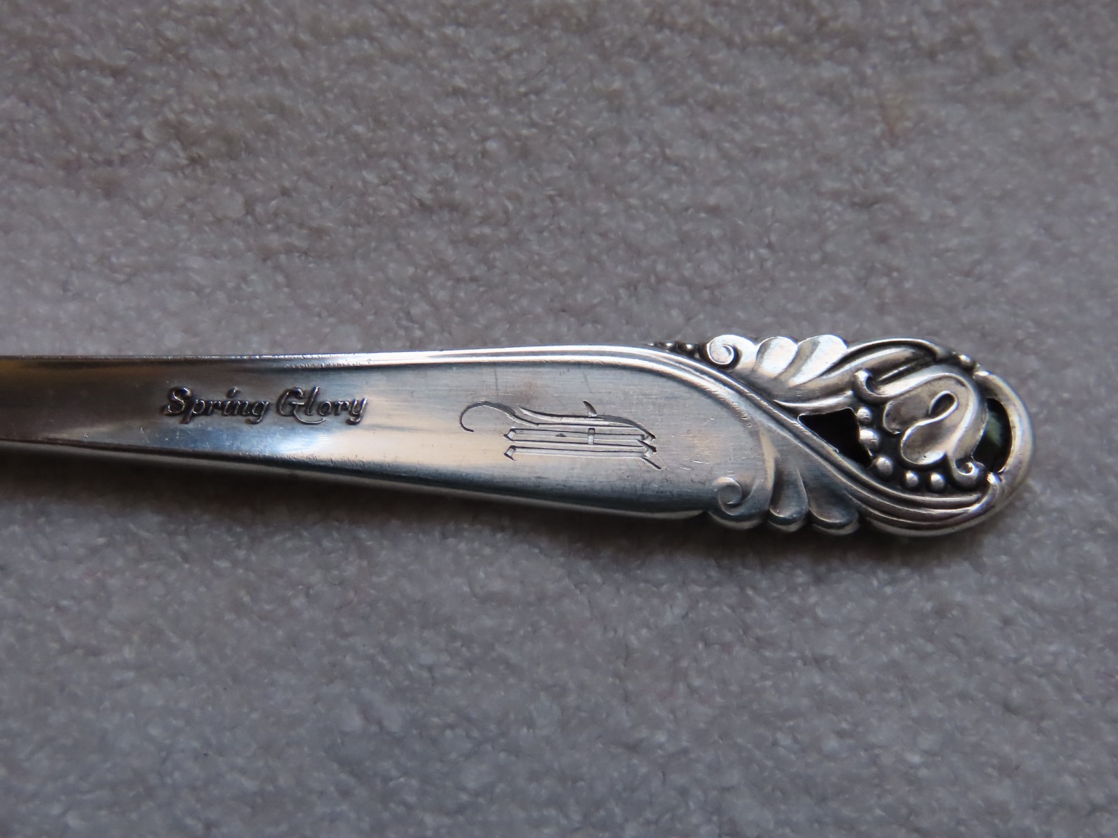 “Spring Glory” Flat Solid Butter Spreader Knife-5 3/4″ International Sterling