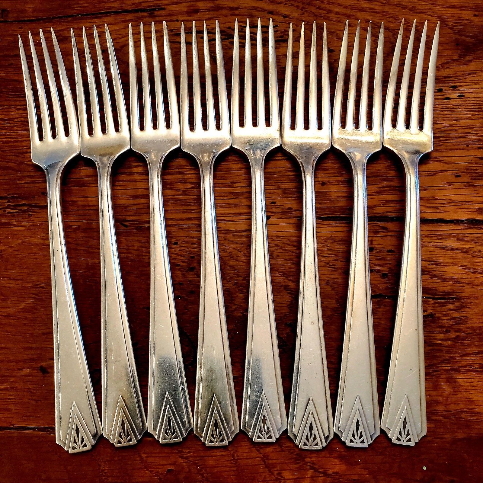 8 ONEIDA COMMUNITY DEAUVILLE SILVER PLATE 7 1/2″ DINNER FORKS ART DECO 1929