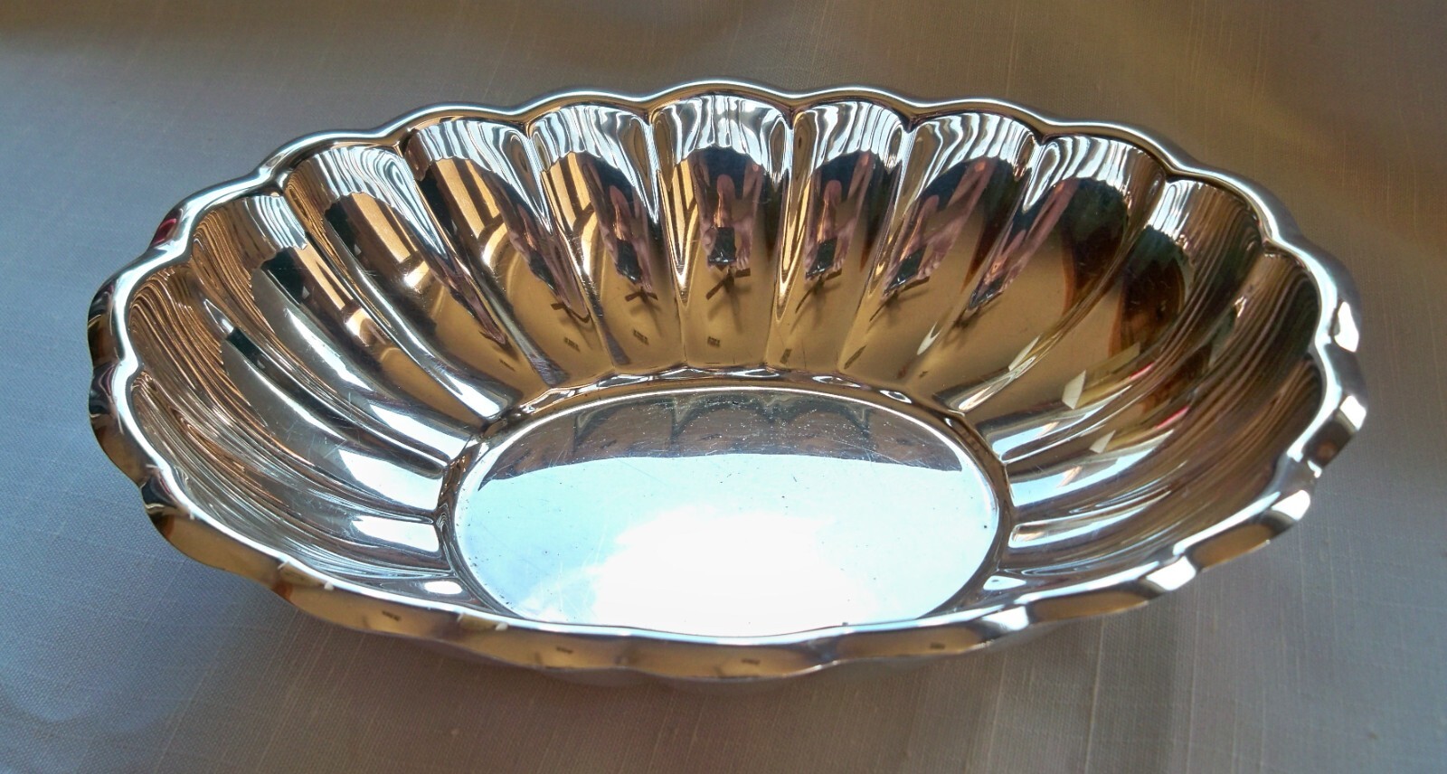 REED & BARTON SILVERPLATE HOLIDAY #176 OVAL SERVING BOWL, 8.5″X6″X2″