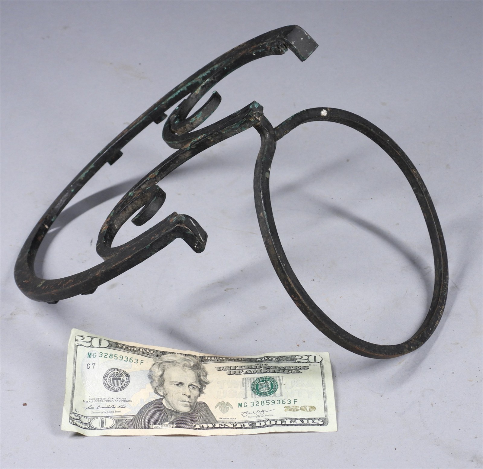 Vintage Wrought Iron Blacksmith Made Horseshoe Flower Pot Holder for 5.5″ Pot