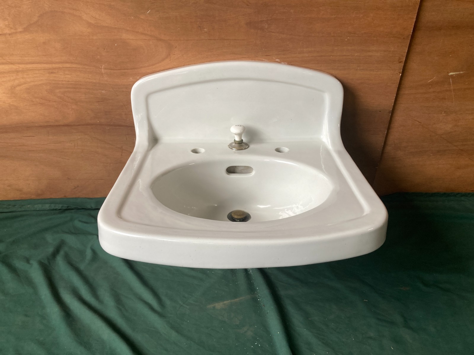 Antique 20×19 White Vitreous China Bath Wall Sink Old Trenton Potteries 361-25E