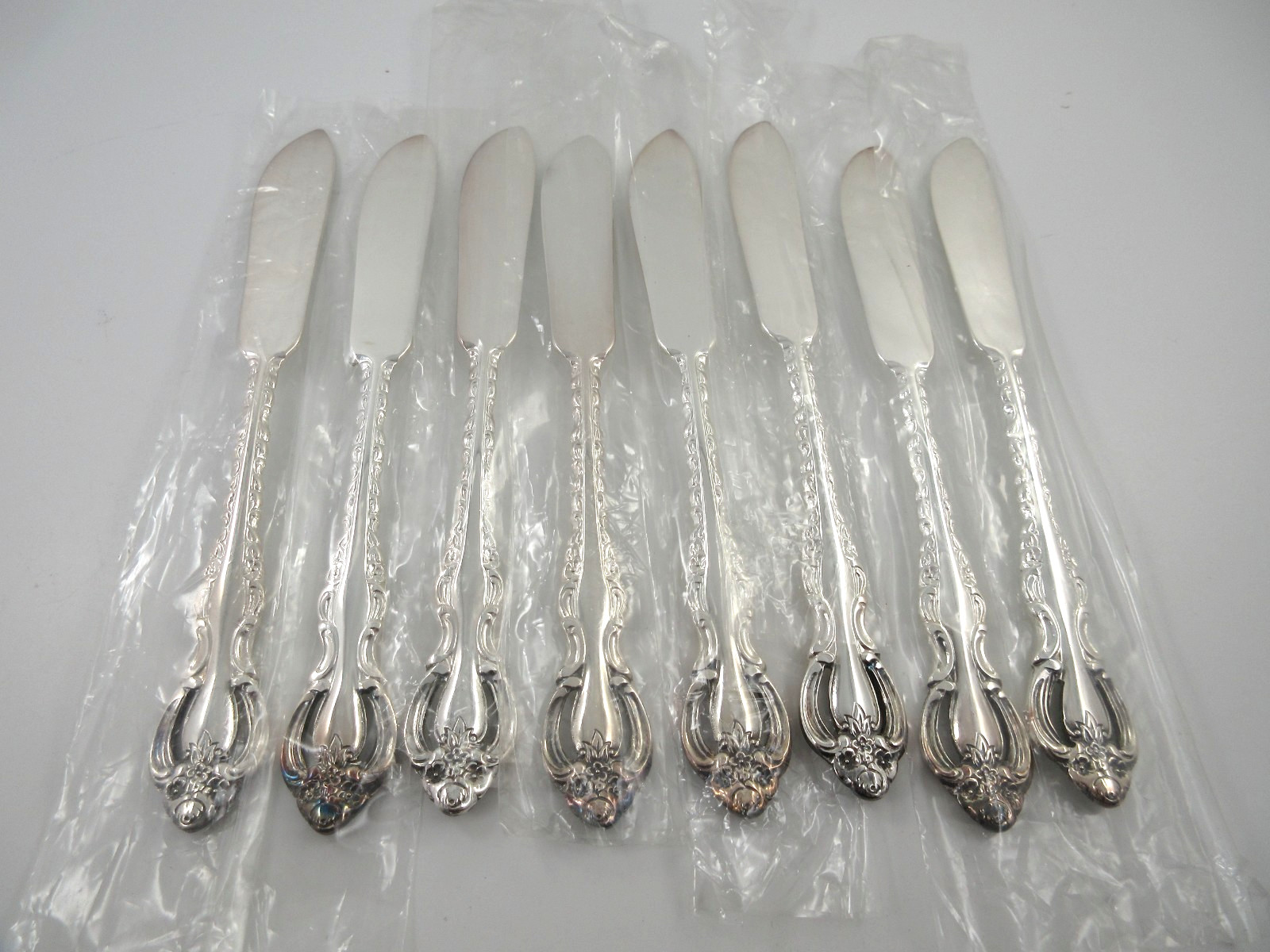 Reed & Barton Deep Silver COUNTESS 8 Butter Spreaders Silverplate Flatware Korea