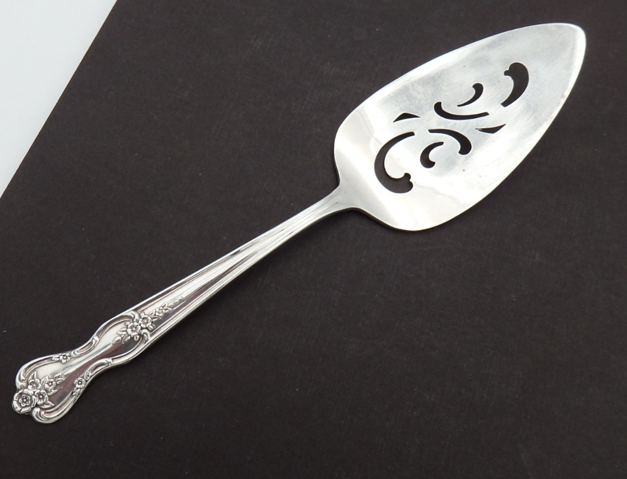 Wm Rogers MAGNOLIA Inspiration Silver Plate 1951 Original Mfg Co Pie Cake Server