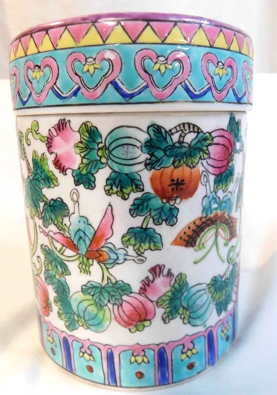 ANTIQUE CHINESE ROSE MEDALLION~ CYLINDER JAR~HEARTS ON LID~5 5/8″ X 4 3/8″~WOW!