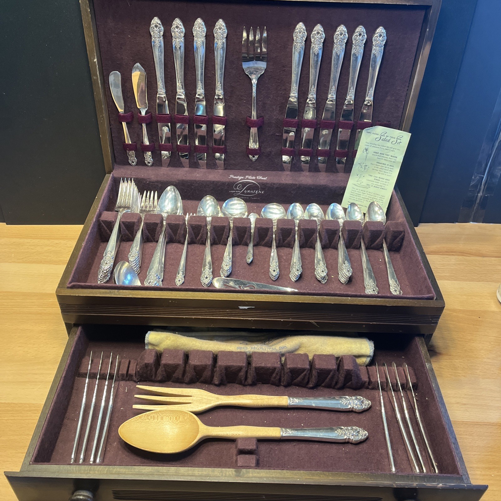 PRESTIGE ONEIDA 88 PC SET SILVERWARE SILVERPLATE in Box DISTINCTION pattern VTG