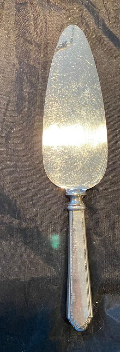 LUNT WILLIAM AND MARY STERLING SILVER FLATWARE NOT MONOGRAMMED CAKE SERVER