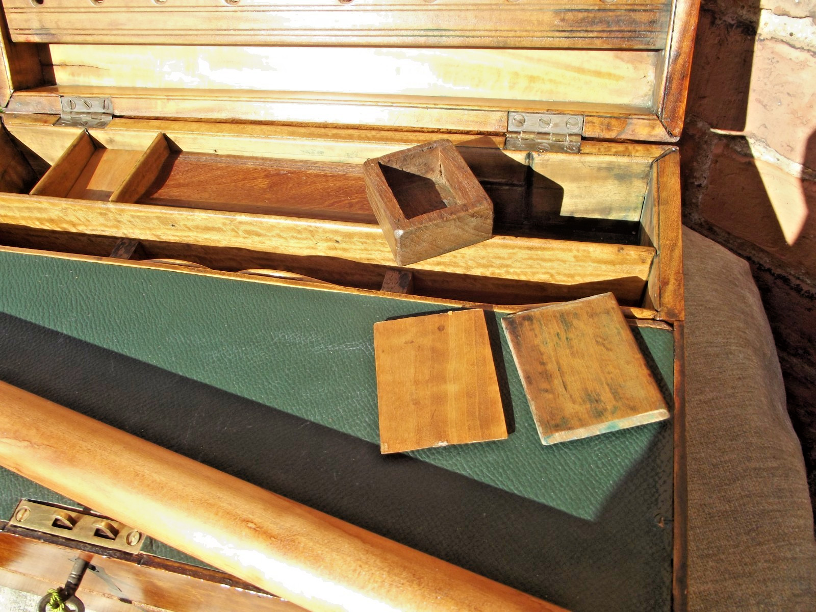 Interesting three-fold Writing Slope with ruler two types of secret compartments