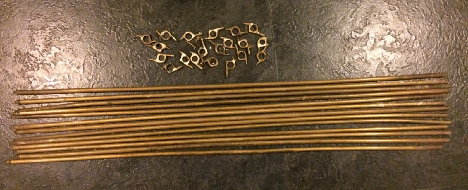 13x BRASS VINTAGE STAIR CARPET RODS 24” long with 20 brackets clips