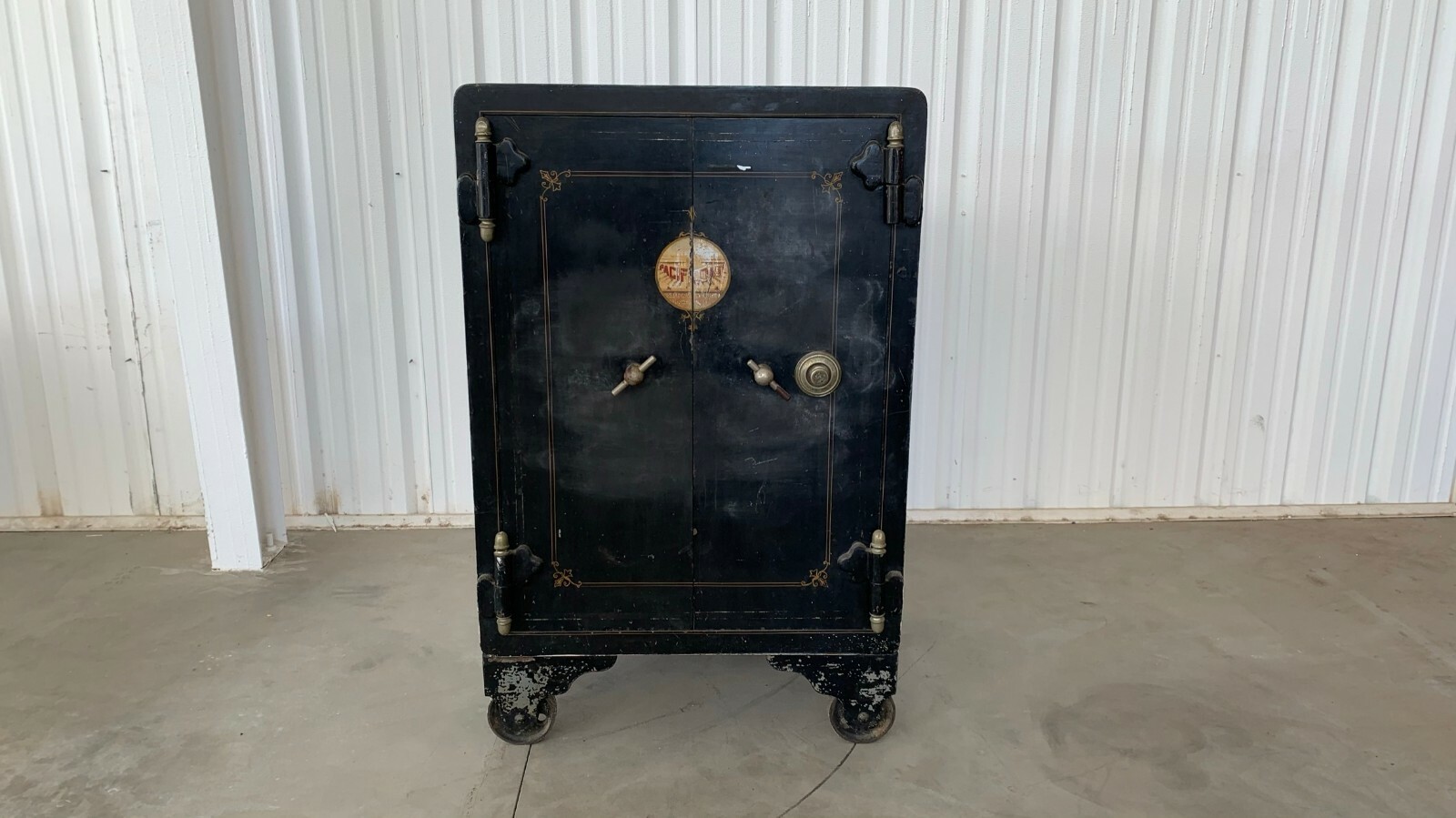 ANTIQUE SAFE — RELIABLE SAFE COMPANY / 100+ YEARS OLD / WORKS GREAT — 5x4x3 FT
