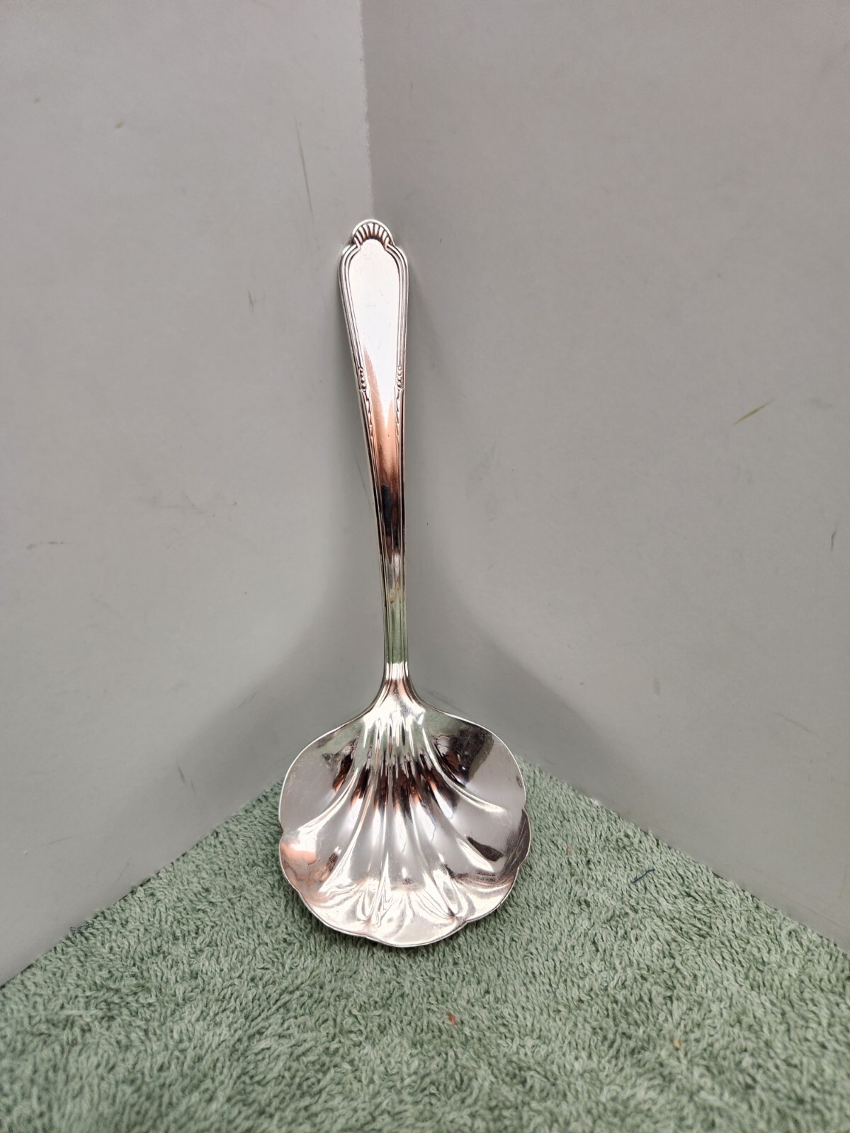 LAUREL HELENE SHELL GRAVY LADLE WM ROGERS MFG CO ORIGINAL ROGERS SILVERPLATE