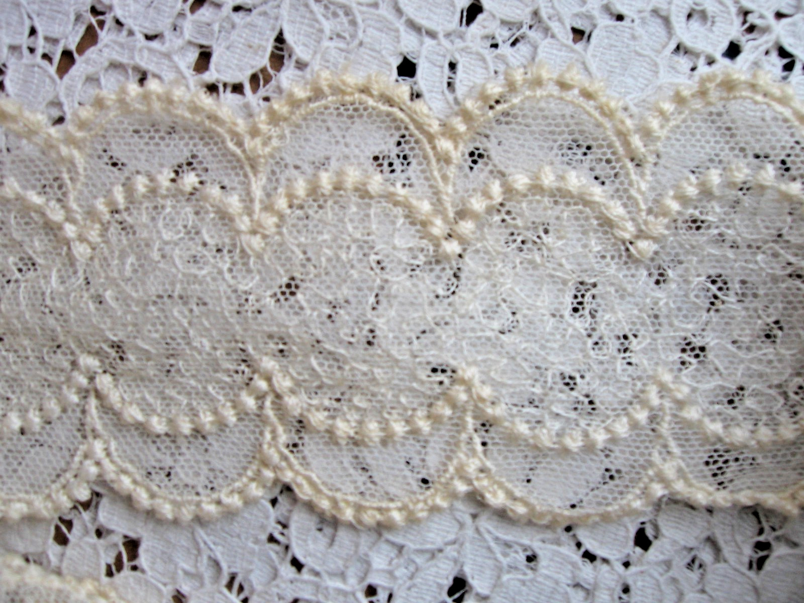 VINTAGE LOT OF 7 Pc – 3 SIMILAR STYLES VICTORIAN IVORY LACE-13 YARDS 23 INCHES
