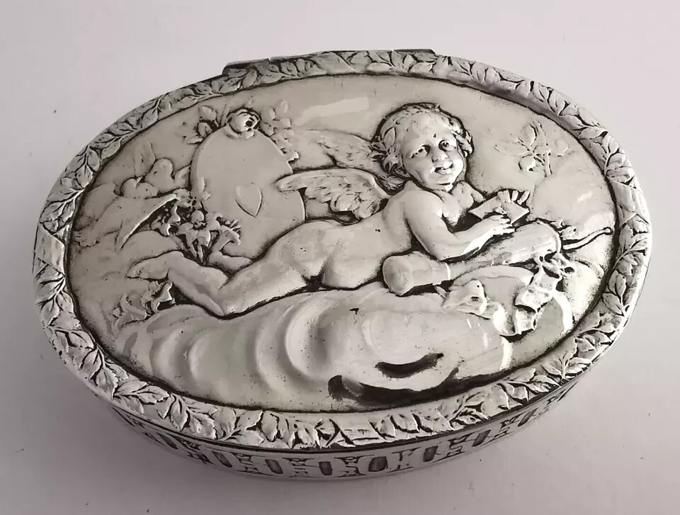 Berthold Muller Solid Silver Table Box – Chester 1901.
