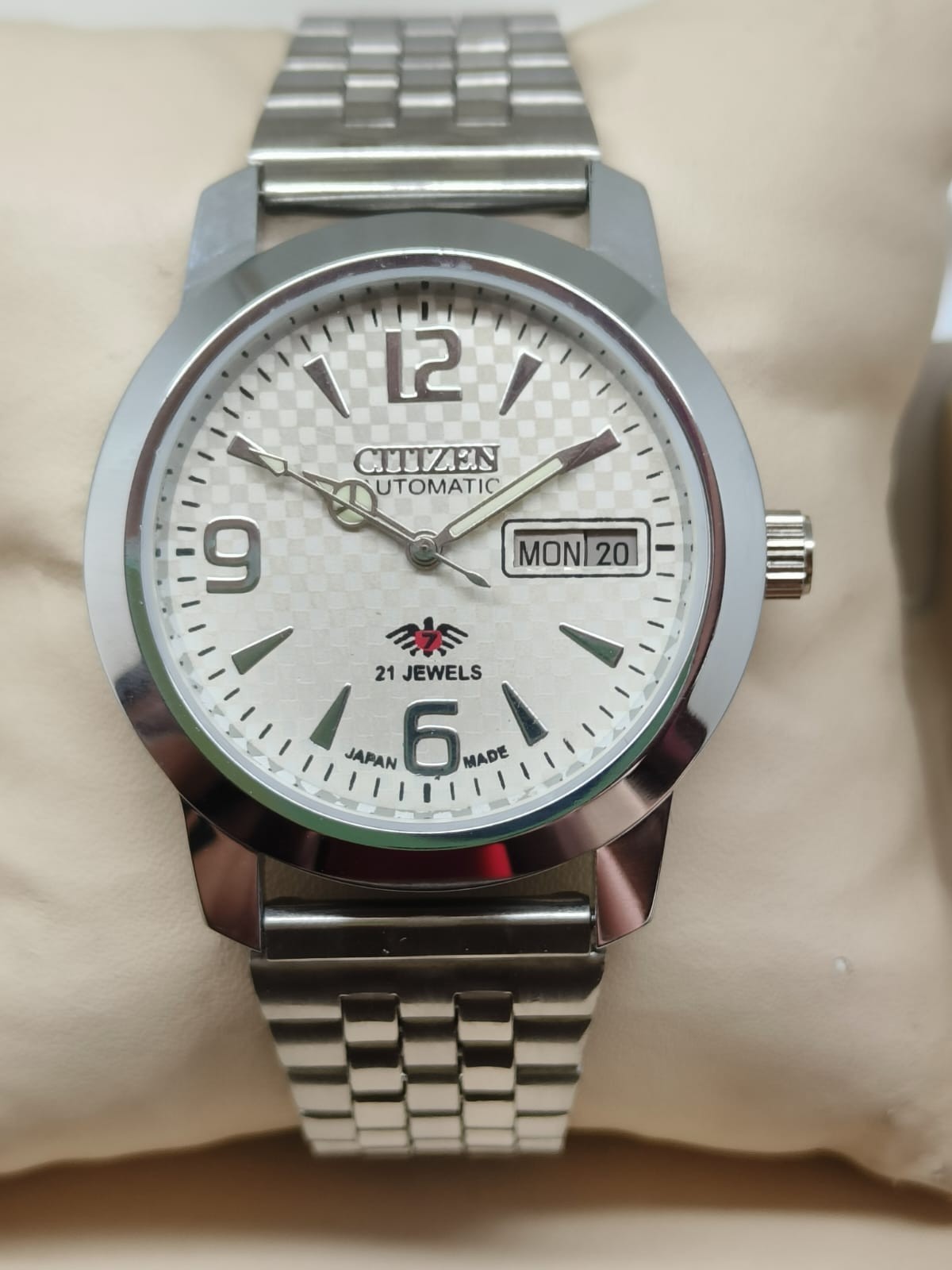 Vintage Citizen Automatic 21 Jewels Men’s Wristwatch White Textured Dial