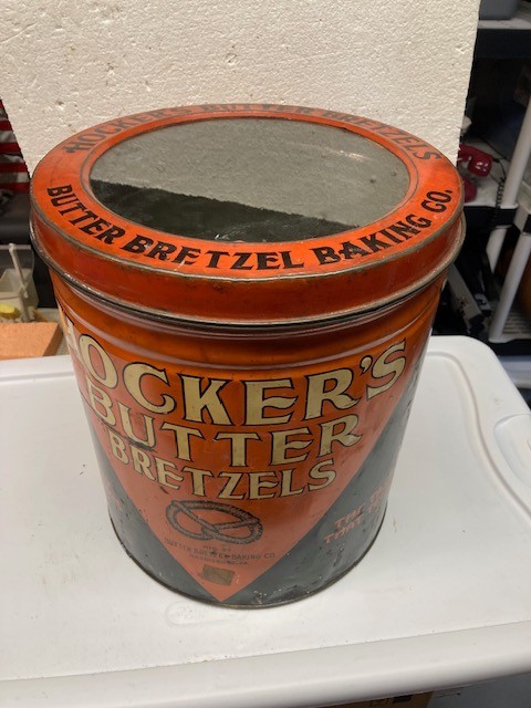 HOCKER’S BUTTER BRETZELS HARRISBURG, PA Pretzel Can-rare see through lid