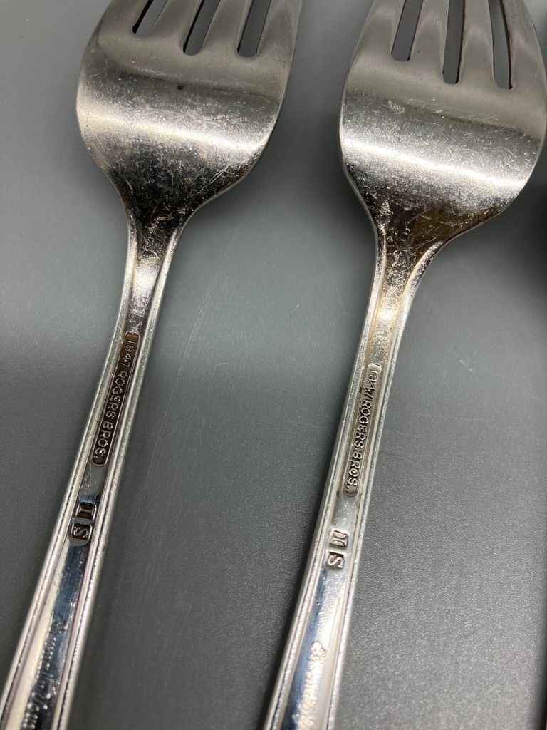 LOT OF 17 ROGERS BROS ETERNALLY YOURS SILVERPLATE FLATWARE HR INITIALS