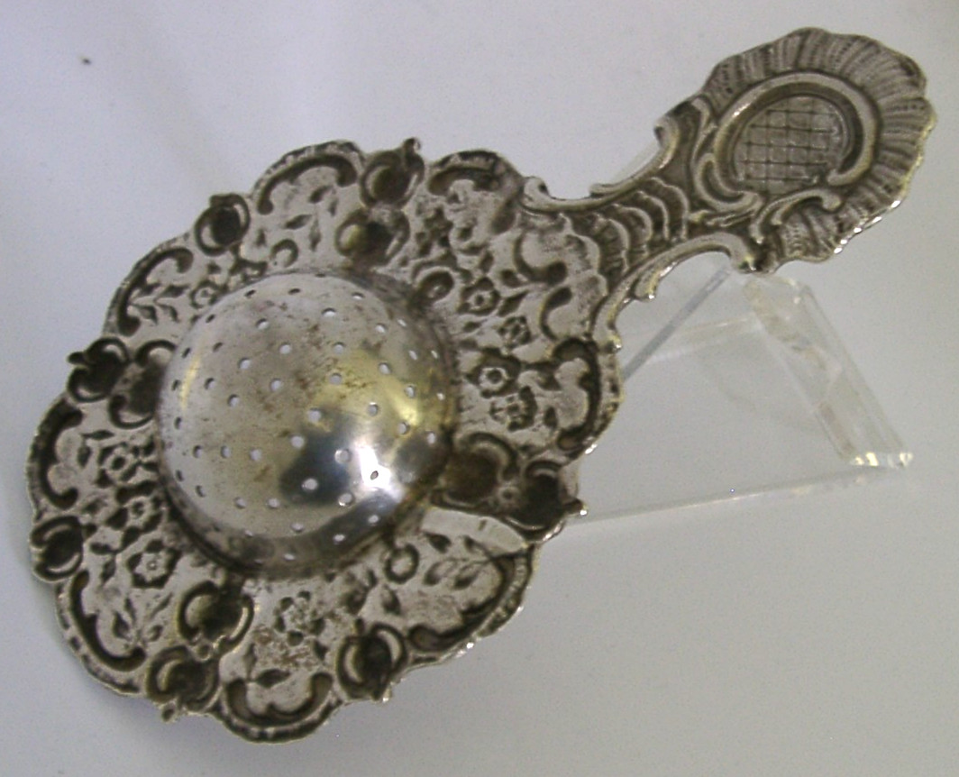 VICTORIAN STERLING SILVER TEA STRAINER ENGLISH IMPORT 1900 HEAVY 53g