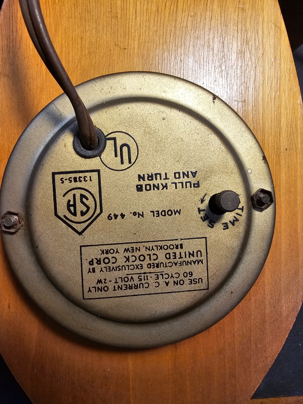 United Bowling Clock Approx 14 1/2″ long and 12 1/2″ tall clock notwork. 1960s