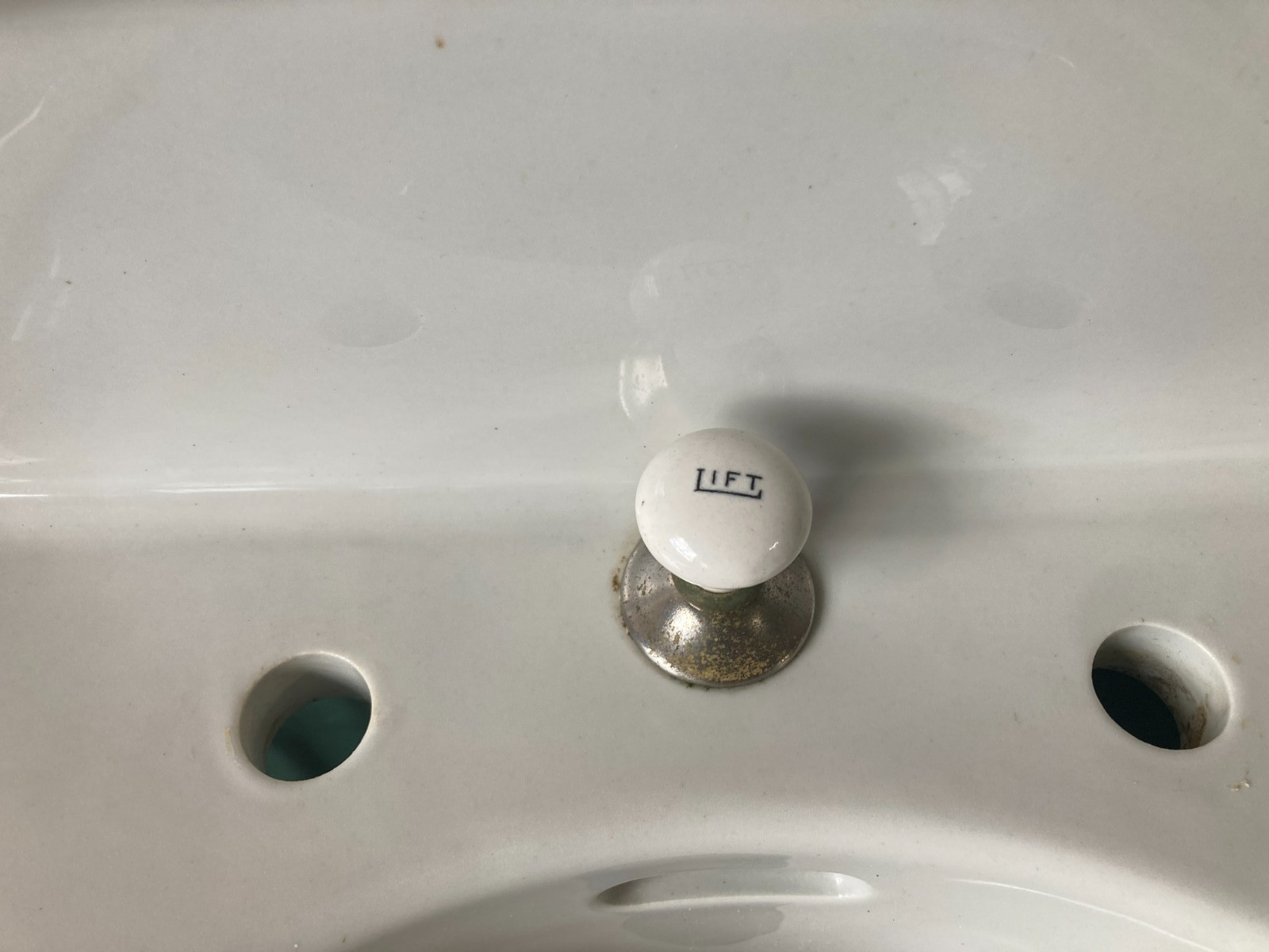 Antique 20×19 White Vitreous China Bath Wall Sink Old Trenton Potteries 361-25E