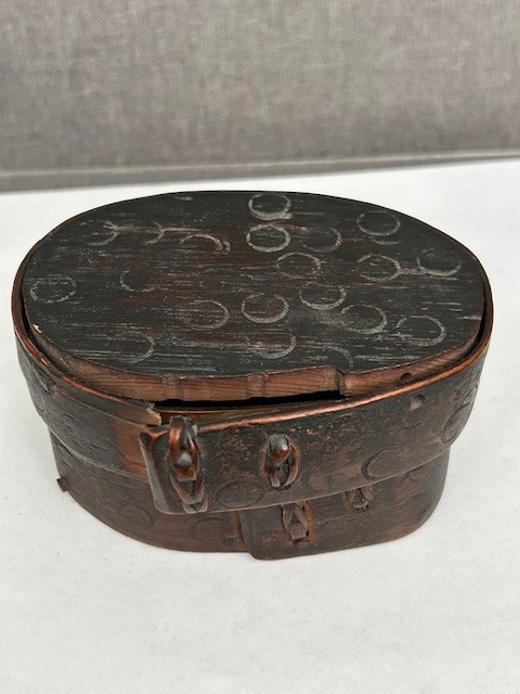 ANTIQUE PRE 1799 HANDMADE WOODEN TRINKET BOX WITH LID
